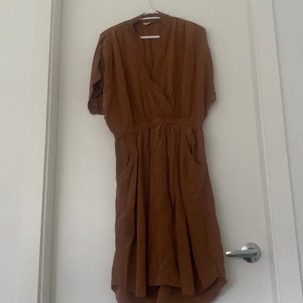 Aritzia Wilfred 100% silk dress.